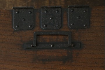 和製アンティーク　欅(ケヤキ)材　時代の流れを感じる風合いの小箱　(R-082423)