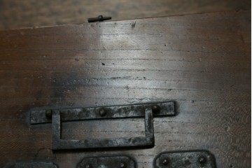 和製アンティーク　欅(ケヤキ)材　時代の流れを感じる風合いの小箱　(R-082423)