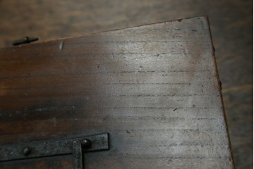 和製アンティーク　欅(ケヤキ)材　時代の流れを感じる風合いの小箱　(R-082423)