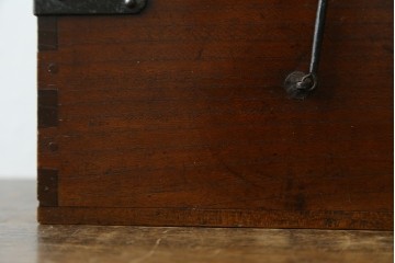 和製アンティーク　欅(ケヤキ)材　時代の流れを感じる風合いの小箱　(R-082423)