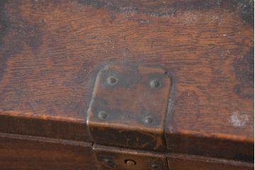 和製アンティーク　欅(ケヤキ)材　時代の流れを感じる風合いの小箱(銭箱、小物収納、小物入れ、収納箱、木箱、ディスプレイ)(R-082424)