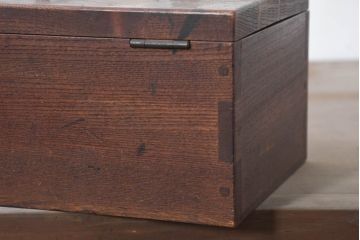 和製アンティーク　欅(ケヤキ)材　時代の流れを感じる風合いの小箱(銭箱、小物収納、小物入れ、収納箱、木箱、ディスプレイ)(R-082424)