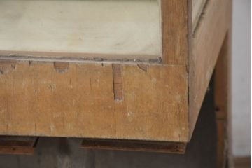 和製アンティーク　ナラ材　レトロな雰囲気づくりに活躍してくれるパン屋の縦型ガラスケース(ショーケース、Gケース、ディスプレイケース、コレクションケース、飾り棚、陳列棚、店舗什器)(R-082428)