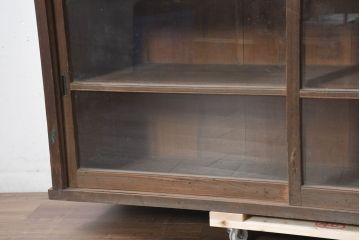 和製アンティーク　古い木味が魅力的なシンプルな戸棚(本棚、本箱、ブックケース、ガラス戸棚、飾り棚、陳列棚、キャビネット、店舗什器)(R-082430)