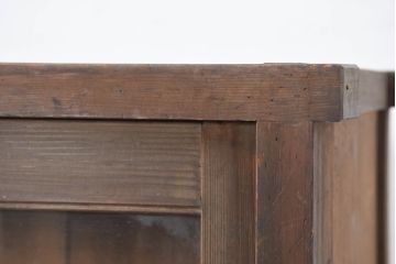 和製アンティーク　古い木味が魅力的なシンプルな戸棚(本棚、本箱、ブックケース、ガラス戸棚、飾り棚、陳列棚、キャビネット、店舗什器)(R-082430)