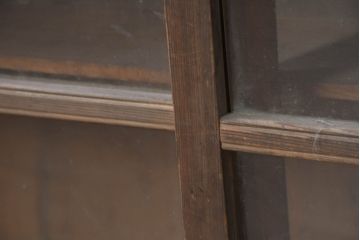 和製アンティーク　古い木味が魅力的なシンプルな戸棚(本棚、本箱、ブックケース、ガラス戸棚、飾り棚、陳列棚、キャビネット、店舗什器)(R-082430)