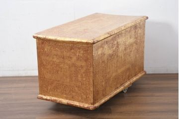 アンティーク　東南アジア美術　タイ?　ビルマ?　工芸品　戦士と寺院建築が全面に描かれた精細な彫刻入りのブランケットボックス(木箱、コファー、収納箱)(R-082431)