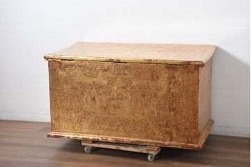 アンティーク　東南アジア美術　タイ?　ビルマ?　工芸品　戦士と寺院建築が全面に描かれた精細な彫刻入りのブランケットボックス(木箱、コファー、収納箱)(R-082431)