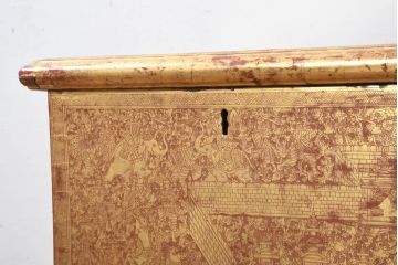 アンティーク　東南アジア美術　タイ?　ビルマ?　工芸品　戦士と寺院建築が全面に描かれた精細な彫刻入りのブランケットボックス(木箱、コファー、収納箱)(R-082431)