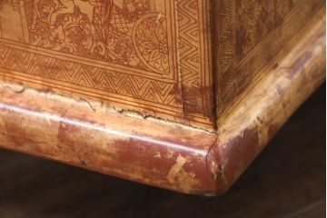 アンティーク　東南アジア美術　タイ?　ビルマ?　工芸品　戦士と寺院建築が全面に描かれた精細な彫刻入りのブランケットボックス(木箱、コファー、収納箱)(R-082431)