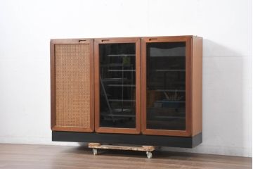 和製ビンテージ　国産職人手作り　チーク材　北欧デザイン　洗練されたフォルムのサイドボード(サイドキャビネット、リビングボード、収納棚、戸棚、ヴィンテージ)(R-082435)