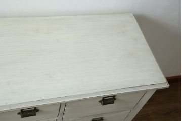 中古　引き出し14杯　シャビーな白ペイントが魅力的な薄型チェスト(サイドチェスト、サイドボード、引き出し、店舗什器)(R-082437)