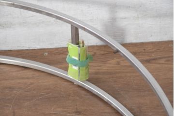 中古　Cassina ixc.(カッシーナ イクスシー)　ILE(イル)　閉塞感の無いスッキリとしたデザインのローテーブル(ガラステーブル、ガラス天板、ラウンドテーブル、丸テーブル、リビングテーブル、センターテーブル)(定価約27万円)(R-082439)