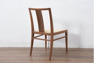 中古　TIME&STYLE(タイムアンドスタイル)　CHARLIE(チャーリー)　ウォールナット材の風合いが落ち着いた雰囲気のダイニングチェア(アームレスチェア、椅子、イス)(定価約63000円)(R-082441)