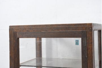 和製アンティーク　かわいい小振りサイズ!!レトロな佇まいの縦型脚付きガラスケース(Gケース、ショーケース、ディスプレイケース、コレクションケース、飾り棚、陳列棚、店舗什器)(R-082442)