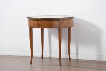 中古　アメリカ　最高級家具メーカー　Baker(ベーカー社)　洗練されたデザインが魅力の引き出し付きコーヒーテーブル(カフェテーブル、サイドテーブル、ラウンドテーブル、丸テーブル、ニーラウス)(定価約50万円)(R-082443)
