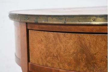 中古　アメリカ　最高級家具メーカー　Baker(ベーカー社)　洗練されたデザインが魅力の引き出し付きコーヒーテーブル(カフェテーブル、サイドテーブル、ラウンドテーブル、丸テーブル、ニーラウス)(定価約50万円)(R-082443)