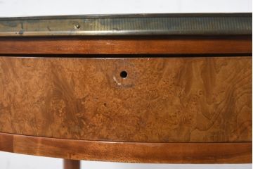 中古　アメリカ　最高級家具メーカー　Baker(ベーカー社)　洗練されたデザインが魅力の引き出し付きコーヒーテーブル(カフェテーブル、サイドテーブル、ラウンドテーブル、丸テーブル、ニーラウス)(定価約50万円)(R-082443)
