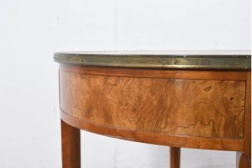 中古　アメリカ　最高級家具メーカー　Baker(ベーカー社)　洗練されたデザインが魅力の引き出し付きコーヒーテーブル(カフェテーブル、サイドテーブル、ラウンドテーブル、丸テーブル、ニーラウス)(定価約50万円)(R-082443)