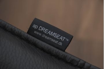 デンマークビンテージ　Nielaus Mobler(ニエラウスモブラー)　ap Dream seat(ドリームシート)　本革(レザー)　スタイリッシュなデザインのリクライニングイージーチェア(リクライニングチェア、アームチェア、1P、一人掛け、1人掛け、イス、椅子、北欧、ヴィンテージ、ニーラウス、ニールス)(R-082445)