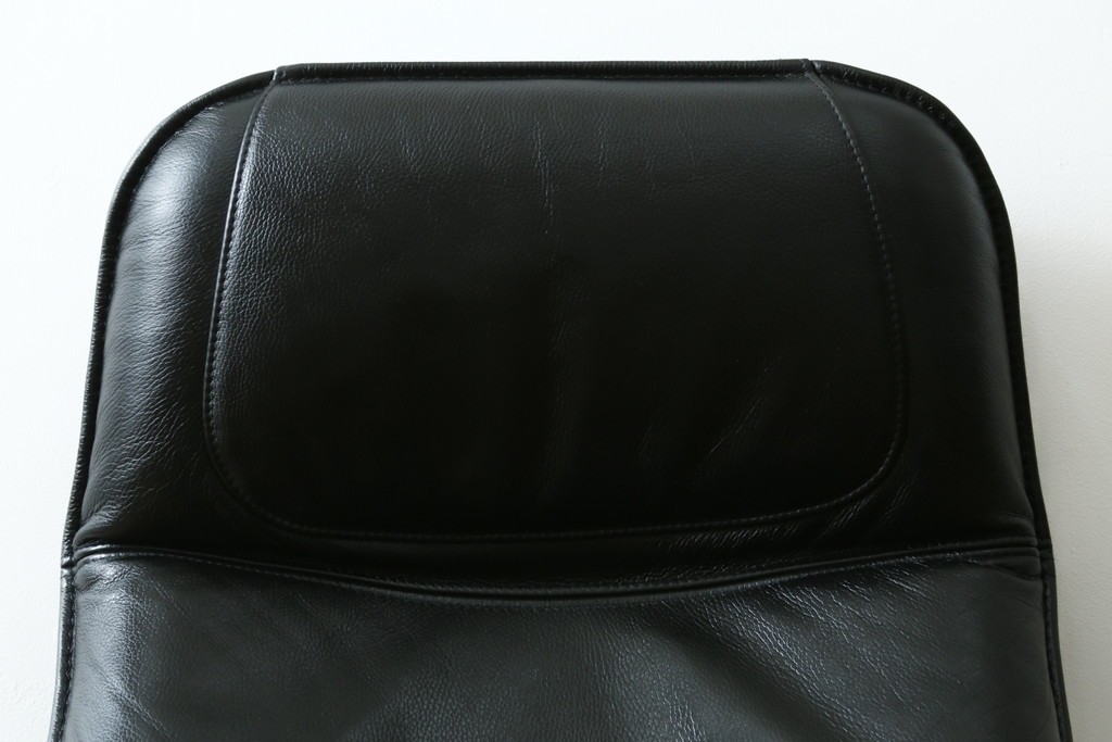 デンマークヴィンテージ　Nielaus Mobler(ニエラウスモブラー)　ap Dream seat(ドリームシート)　本革(レザー)　スタイリッシュなデザインのリクライニングイージーチェア　(R-082445)