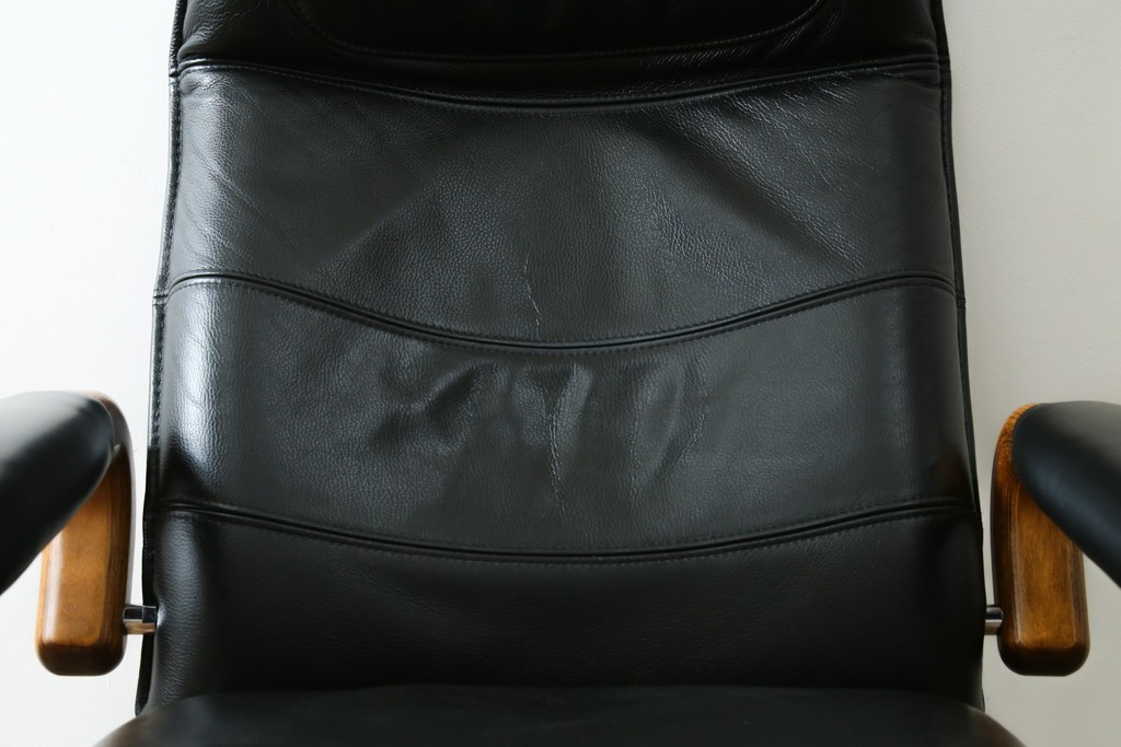 デンマークヴィンテージ　Nielaus Mobler(ニエラウスモブラー)　ap Dream seat(ドリームシート)　本革(レザー)　スタイリッシュなデザインのリクライニングイージーチェア　(R-082445)