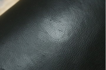 デンマークヴィンテージ　Nielaus Mobler(ニエラウスモブラー)　ap Dream seat(ドリームシート)　本革(レザー)　スタイリッシュなデザインのリクライニングイージーチェア　(R-082445)