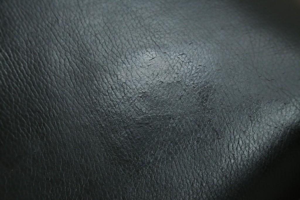 デンマークヴィンテージ　Nielaus Mobler(ニエラウスモブラー)　ap Dream seat(ドリームシート)　本革(レザー)　スタイリッシュなデザインのリクライニングイージーチェア　(R-082445)