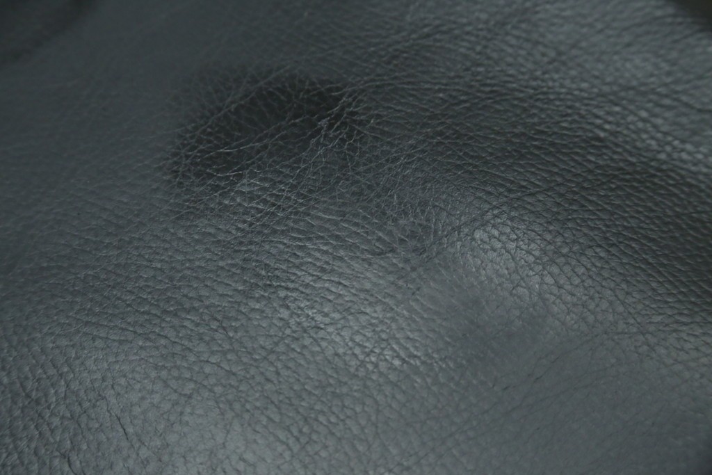 デンマークヴィンテージ　Nielaus Mobler(ニエラウスモブラー)　ap Dream seat(ドリームシート)　本革(レザー)　スタイリッシュなデザインのリクライニングイージーチェア　(R-082445)