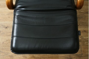 デンマークヴィンテージ　Nielaus Mobler(ニエラウスモブラー)　ap Dream seat(ドリームシート)　本革(レザー)　スタイリッシュなデザインのリクライニングイージーチェア　(R-082445)