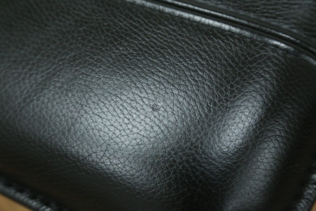 デンマークヴィンテージ　Nielaus Mobler(ニエラウスモブラー)　ap Dream seat(ドリームシート)　本革(レザー)　スタイリッシュなデザインのリクライニングイージーチェア　(R-082445)