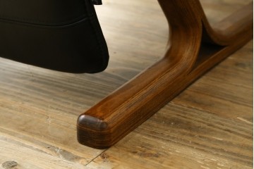 デンマークヴィンテージ　Nielaus Mobler(ニエラウスモブラー)　ap Dream seat(ドリームシート)　本革(レザー)　スタイリッシュなデザインのリクライニングイージーチェア　(R-082445)