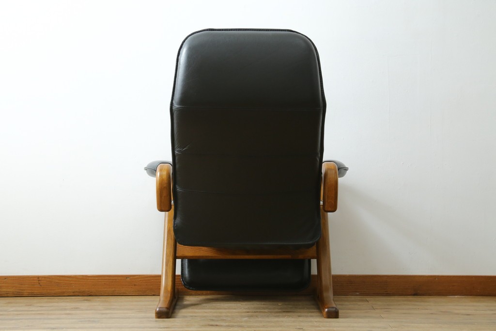 デンマークヴィンテージ　Nielaus Mobler(ニエラウスモブラー)　ap Dream seat(ドリームシート)　本革(レザー)　スタイリッシュなデザインのリクライニングイージーチェア　(R-082445)