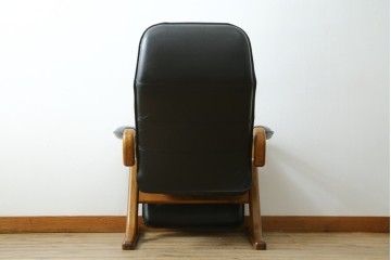 デンマークヴィンテージ　Nielaus Mobler(ニエラウスモブラー)　ap Dream seat(ドリームシート)　本革(レザー)　スタイリッシュなデザインのリクライニングイージーチェア　(R-082445)