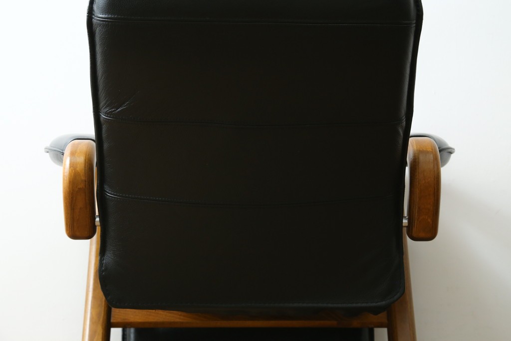 デンマークヴィンテージ　Nielaus Mobler(ニエラウスモブラー)　ap Dream seat(ドリームシート)　本革(レザー)　スタイリッシュなデザインのリクライニングイージーチェア　(R-082445)