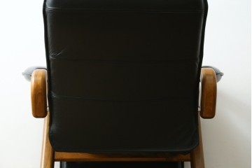 デンマークヴィンテージ　Nielaus Mobler(ニエラウスモブラー)　ap Dream seat(ドリームシート)　本革(レザー)　スタイリッシュなデザインのリクライニングイージーチェア　(R-082445)