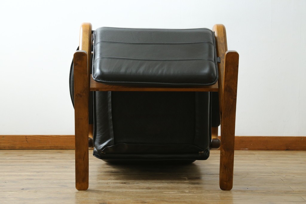 デンマークヴィンテージ　Nielaus Mobler(ニエラウスモブラー)　ap Dream seat(ドリームシート)　本革(レザー)　スタイリッシュなデザインのリクライニングイージーチェア　(R-082445)