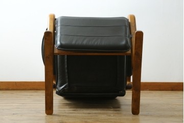 デンマークヴィンテージ　Nielaus Mobler(ニエラウスモブラー)　ap Dream seat(ドリームシート)　本革(レザー)　スタイリッシュなデザインのリクライニングイージーチェア　(R-082445)