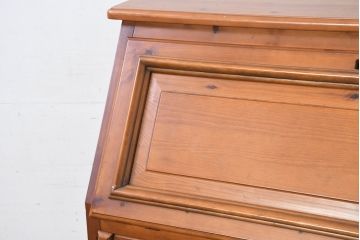 中古　美品　パイン材　カントリーデザイン　気品漂うライティングビューロー(簿記机、ワークデスク、在宅用、在宅ワーク用、サイドチェスト、引き出し)(R-082447)
