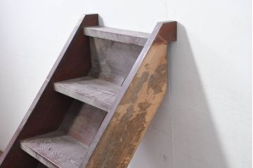 和製アンティーク　味わい深い欅(ケヤキ)材の小振りな時代階段(店舗什器)(R-082452)