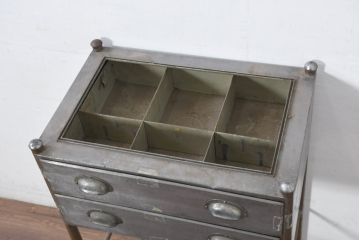 フランスアンティーク　メタル　レトロな存在感を放つキャスター付きメディカルキャビネット(店舗什器、引き出し、小物収納、医療用キャビネット、デンタルキャビネット)(R-082456)