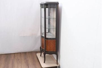 ヨーロッパビンテージ　繊細なパーケットリーと真鍮飾り付きの縦型キャビネット(ブラス、しんちゅう、飾り棚、ガラスケース、ショーケース、ディスプレイ棚、店舗什器、ヴィンテージ)(R-082457)