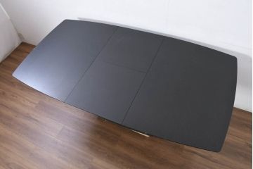 中古　希少な廃番品　BoConcept(ボーコンセプト)　Milano(ミラノ)　シンプルで使い勝手抜群のエクステンションテーブル(ダイニングテーブル、食卓、4人掛け、6人掛け、伸長式テーブル、拡張式テーブル)(R-082459)