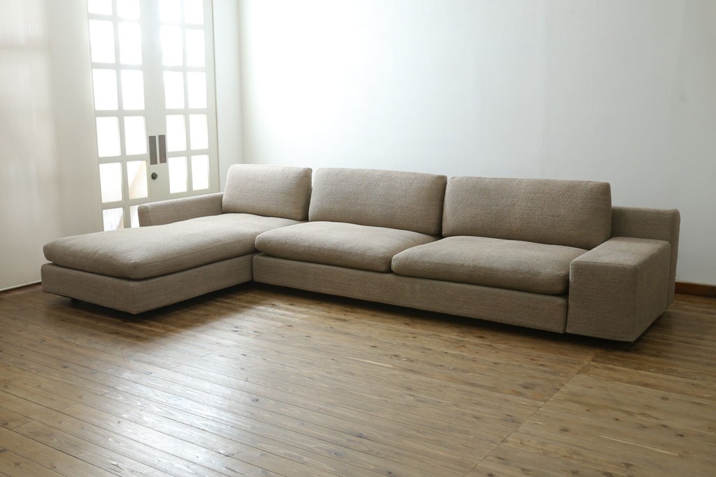中古　Cassina(カッシーナ)　Philippe Starck(フィリップ・スタルク)デザイン　MISTER(ミスター)　空間を格調高く演出するシステムソファ　定価約250万円　(R-082463)