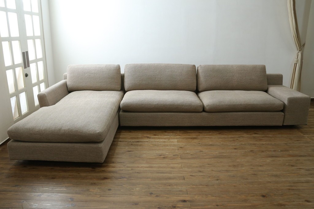 中古　Cassina(カッシーナ)　Philippe Starck(フィリップ・スタルク)デザイン　MISTER(ミスター)　空間を格調高く演出するシステムソファ　定価約250万円　(R-082463)