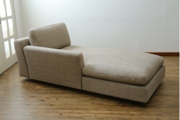 中古　Cassina(カッシーナ)　Philippe Starck(フィリップ・スタルク)デザイン　MISTER(ミスター)　空間を格調高く演出するシステムソファ　定価約250万円　(R-082463)