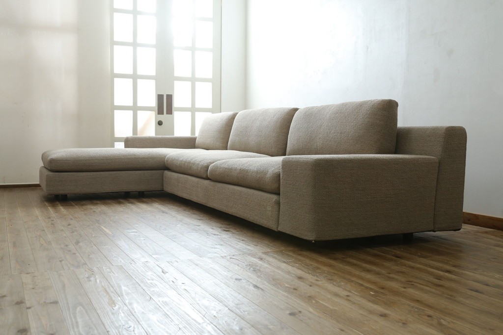 中古　Cassina(カッシーナ)　Philippe Starck(フィリップ・スタルク)デザイン　MISTER(ミスター)　空間を格調高く演出するシステムソファ　定価約250万円　(R-082463)