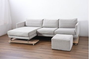 中古　美品　BoConcept(ボーコンセプト)　ゆったりとした座面のシンプルなオットマン付き3人掛けカウチソファ(トリプルソファ、フットスツール、3P、三人掛け)(R-082464)