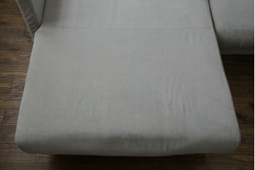 中古　美品　BoConcept(ボーコンセプト)　ゆったりとした座面のシンプルなオットマン付き3人掛けカウチソファ　(R-082464)