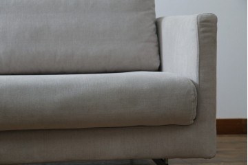 中古　美品　BoConcept(ボーコンセプト)　ゆったりとした座面のシンプルなオットマン付き3人掛けカウチソファ　(R-082464)